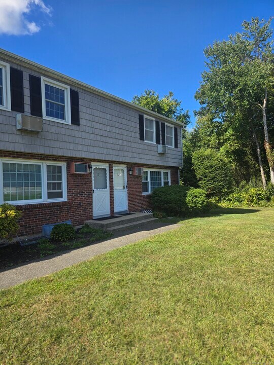 17 Old Farms Ln in New Milford, CT - Building Photo