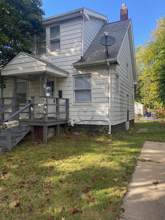 1604 Homewild Ave in Jackson, MI - Building Photo