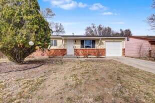 695 Calle Entrada in Fountain, CO - Building Photo