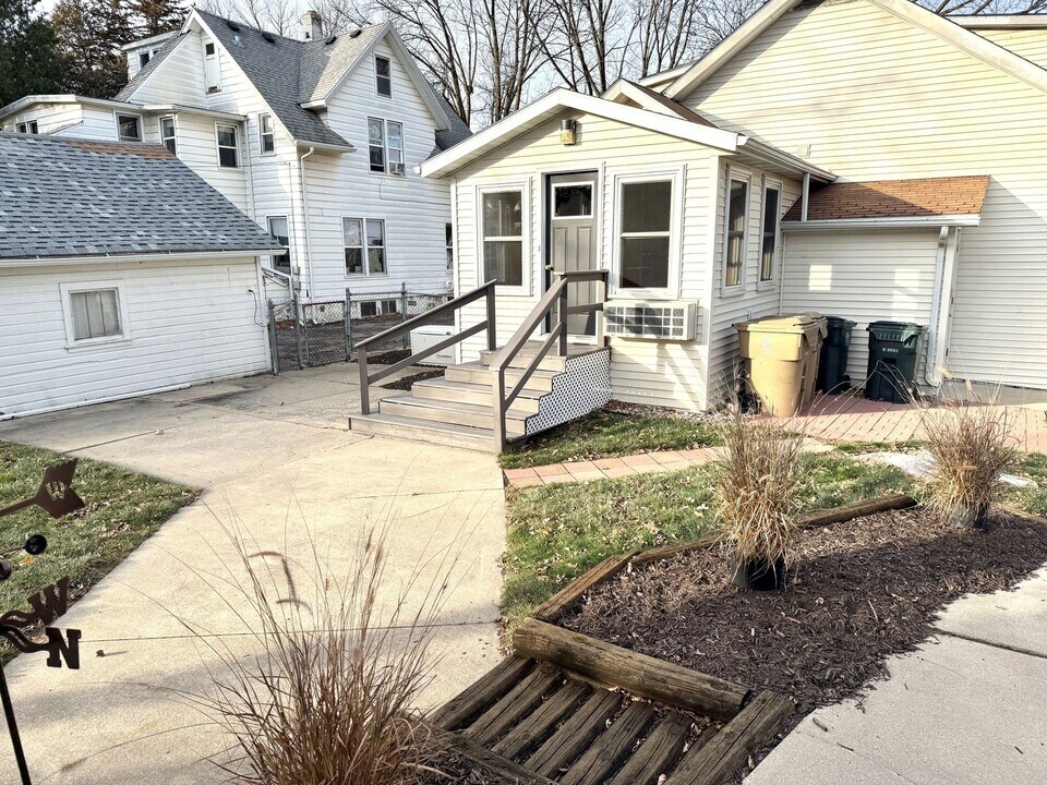 705 W Olin Ave in Madison, WI - Building Photo