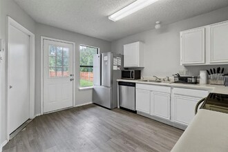 12714 Hilltop Dr in Balch Springs, TX - Foto de edificio - Building Photo