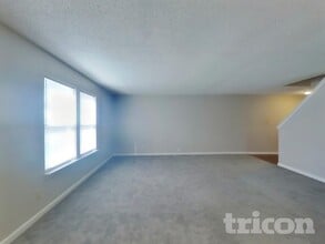 121 Winterwood Dr in Greenwood, IN - Foto de edificio - Building Photo