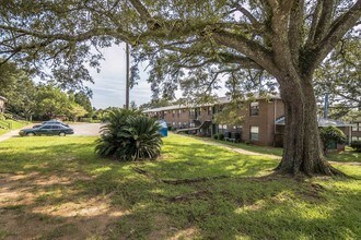 Holton Apartments in Tallahassee, FL - Building Photo - Building Photo