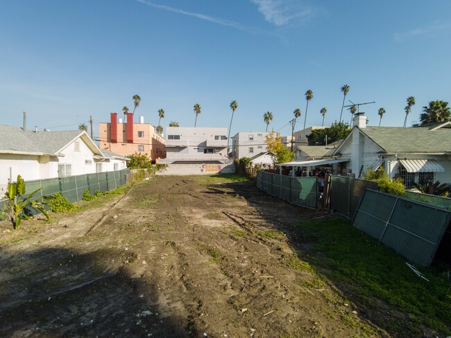 638 N Ardmore Ave in Los Angeles, CA - Foto de edificio - Building Photo