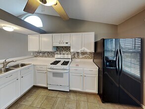 5671 Sundial Dr in Galloway, OH - Building Photo - Building Photo