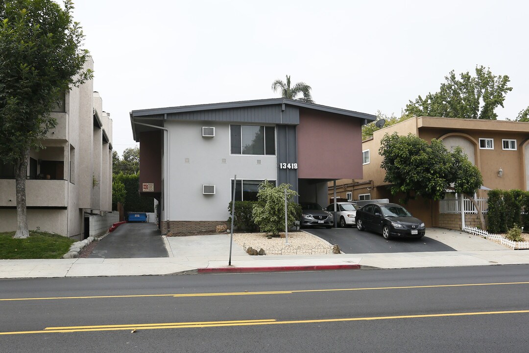 13418 Moorpark St in Sherman Oaks, CA - Building Photo