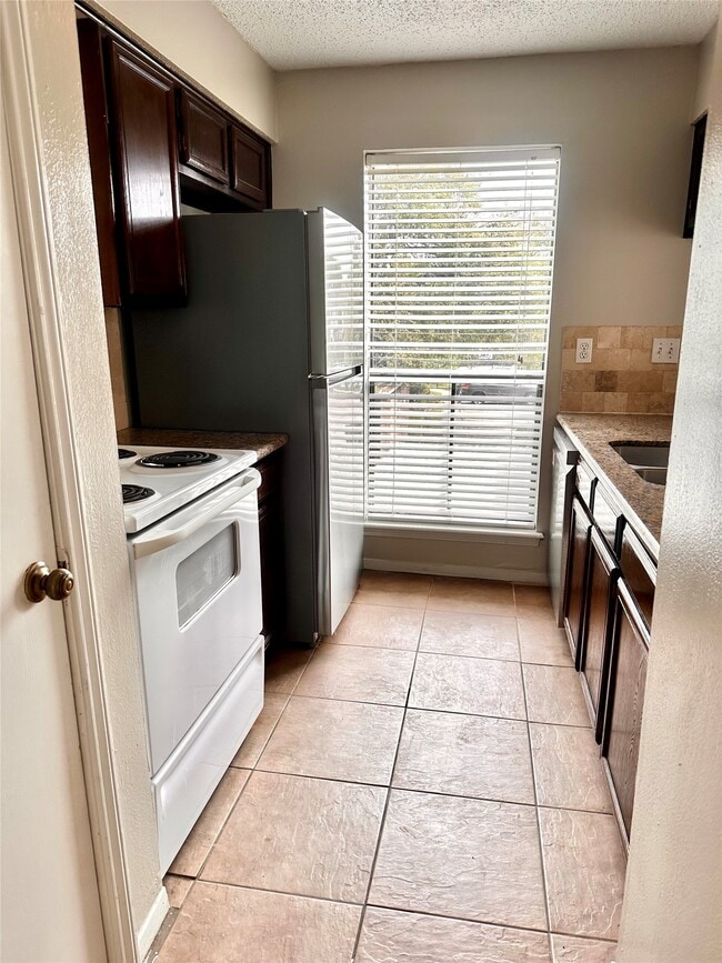 property at 3730 Thistlemont Dr