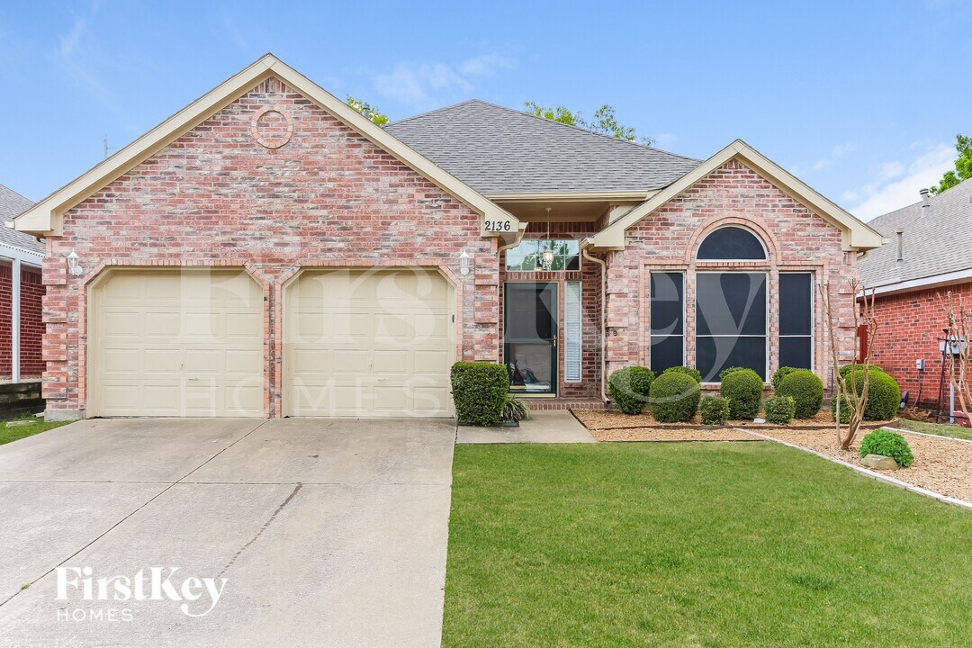 2136 Mahogany St in Flower Mound, TX - Foto de edificio