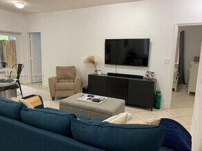 3134 Hibiscus St-Unit -0 in Miami, FL - Building Photo - Building Photo