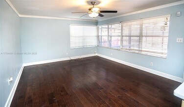 1527 Jackson St in Hollywood, FL - Foto de edificio - Building Photo