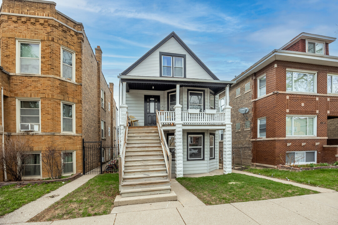5128 W Henderson St in Chicago, IL - Foto de edificio