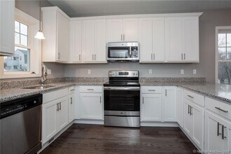 35 Ringgold St in West Hartford, CT - Building Photo - Building Photo