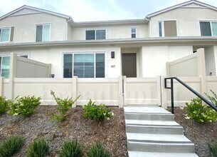 307 Sweet Pl in Fallbrook, CA - Building Photo - Building Photo