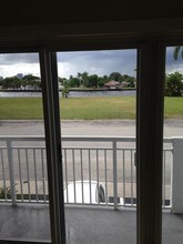 550 Bayshore Dr-Unit -215 in Fort Lauderdale, FL - Building Photo - Building Photo