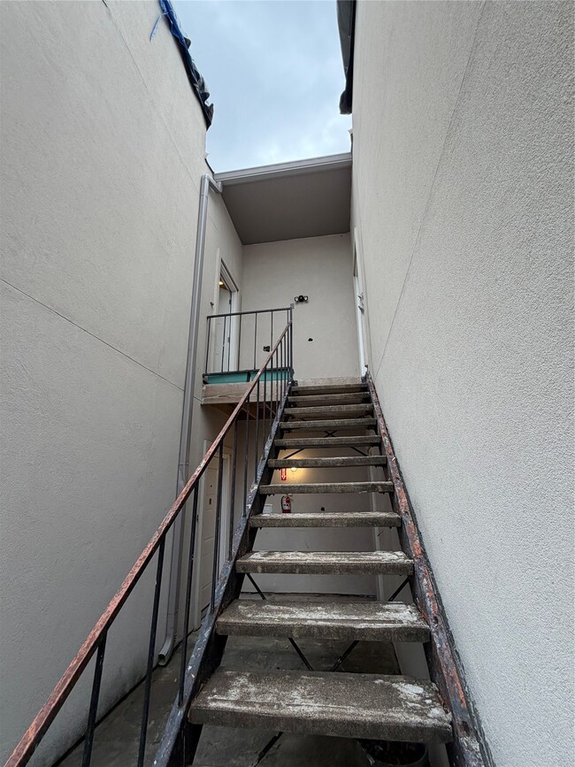 property at 2425 Augusta Dr