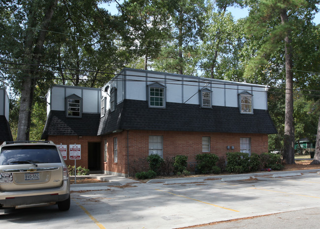 Lawndale Apartments in Conroe, TX - Building Photo - Building Photo