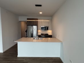 144 N Aberdeen St, Unit 1408 in Chicago, IL - Foto de edificio - Building Photo