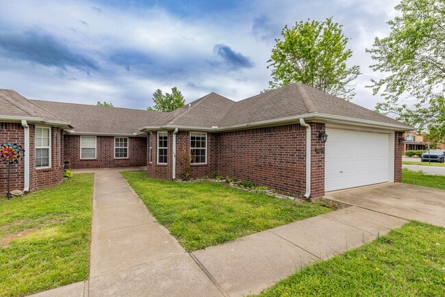 property at 255 Ravenwood Rd