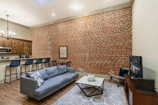 30 Baronne St in New Orleans, LA - Building Photo