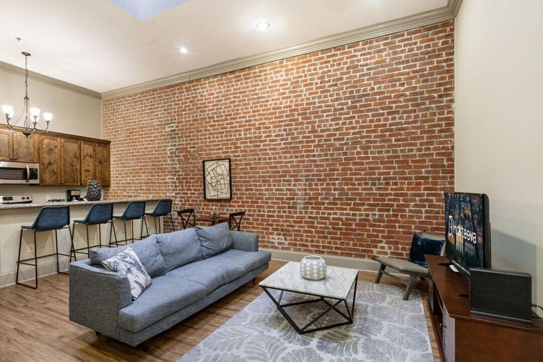 30 Baronne St in New Orleans, LA - Building Photo