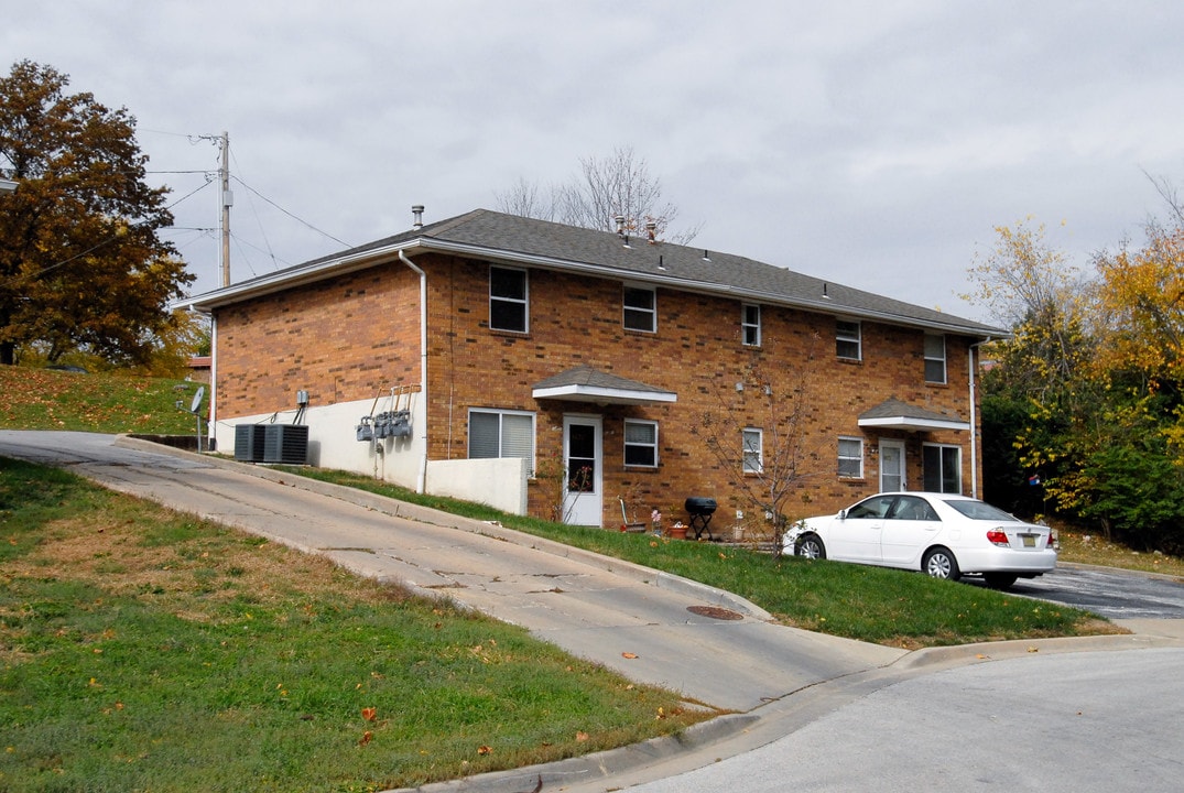 4870-4876 NW Homestead Ter in Riverside, MO - Building Photo