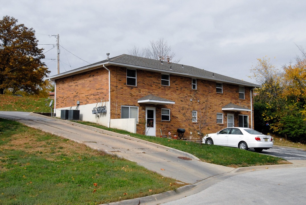 4870-4876 NW Homestead Ter in Riverside, MO - Foto de edificio