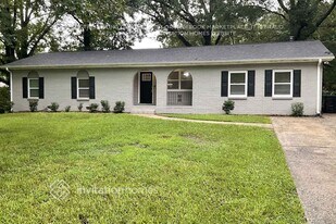 10 Porter Cir in Hampton, GA - Building Photo