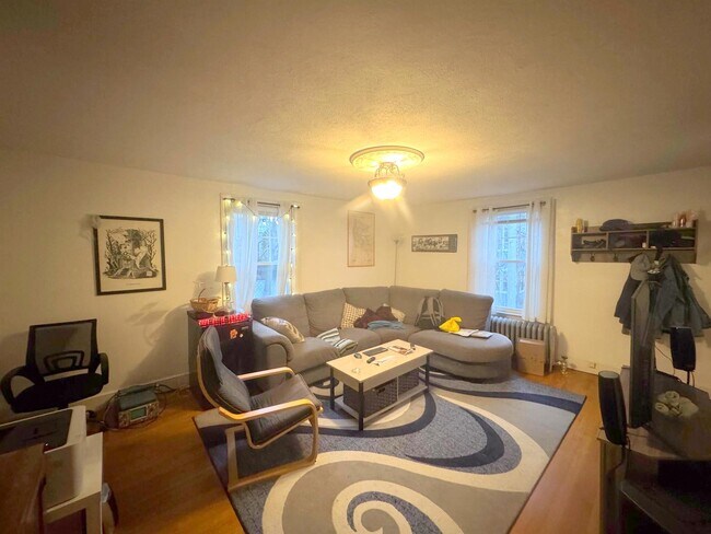 65R Cedar St, Unit 2 in Somerville, MA - Building Photo - Building Photo