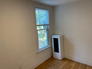 38 Newton St, Unit 2 in Boston, MA - Foto de edificio - Building Photo