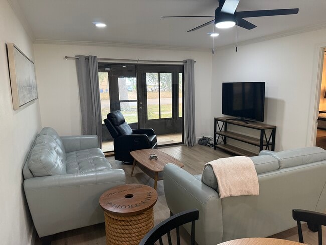 401 Airport Ave E, Unit #303 in Venice, FL - Foto de edificio - Building Photo