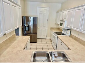 6825 S Kissimmee St in Tampa, FL - Building Photo - Building Photo
