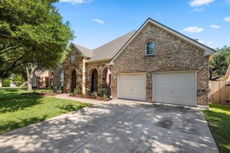 2127 Clear Lake Pl in Round Rock, TX - Foto de edificio - Building Photo