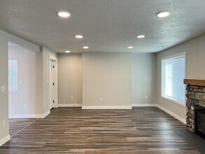 2625 Front St NE in Salem, OR - Building Photo - Building Photo