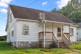 527 Maple St in Lewisburg, TN - Foto de edificio - Building Photo
