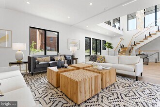 1733 Chain Bridge Rd in McLean, VA - Building Photo - Building Photo