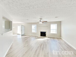 988 Winding Down Way in Grayson, GA - Foto de edificio - Building Photo