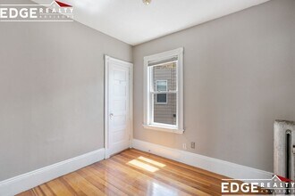 71 Neponset Ave, Unit 3 in Boston, MA - Building Photo - Building Photo