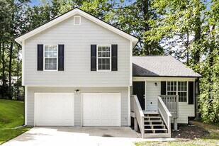 2538 Rock Creek Ct in Marietta, GA - Building Photo