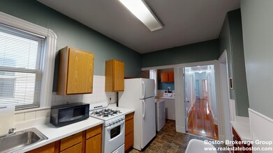 789 Columbia Rd, Unit 3 in Boston, MA - Building Photo - Building Photo