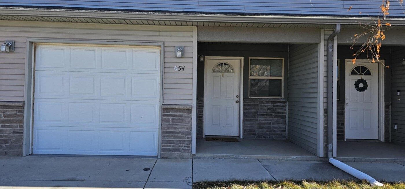 654 Serenity Ln in Grand Junction, CO - Foto de edificio