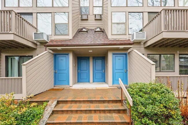 1465 E Putnam Ave in Greenwich, CT - Building Photo - Building Photo