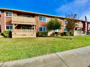 Monterey Park Apartment in Sunnyvale, CA - Building Photo - Building Photo