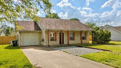 1042 Waterford Cir in Clarksville, TN - Building Photo - Building Photo