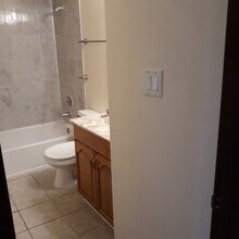 490 Pleasant Run Dr, Unit 490-F in Wheeling, IL - Building Photo - Building Photo