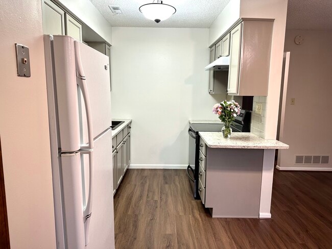 1121 New Jersey St in Lawrence, KS - Foto de edificio - Building Photo