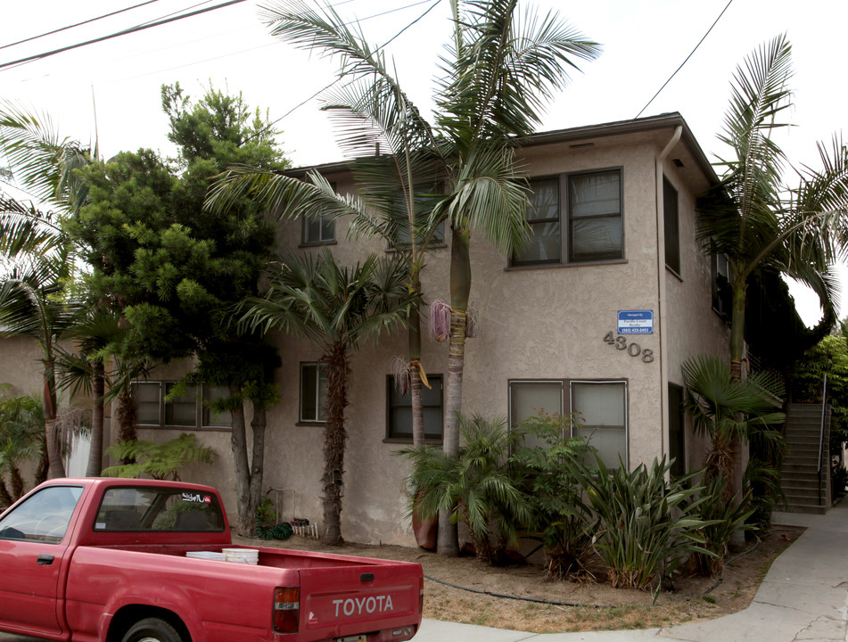 4308 E 4th St in Long Beach, CA - Foto de edificio