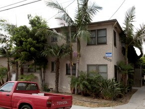 4308 E 4th Street in Long Beach, CA - Foto de edificio - Building Photo