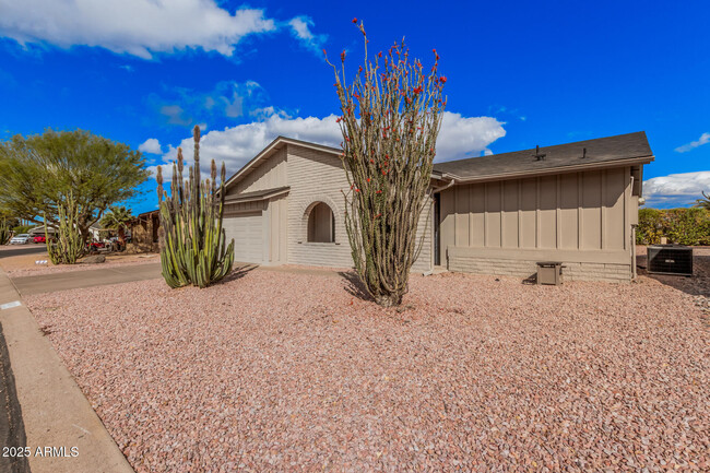 8248 E Emelita Ave in Mesa, AZ - Building Photo - Building Photo