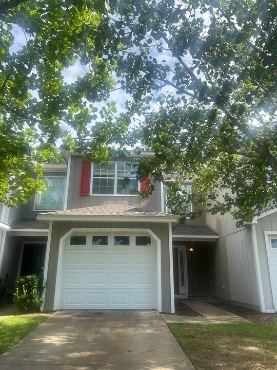 102 Commons Dr in Enterprise, AL - Building Photo