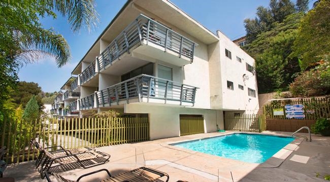 Sky Hill Crest in Los Angeles, CA - Building Photo